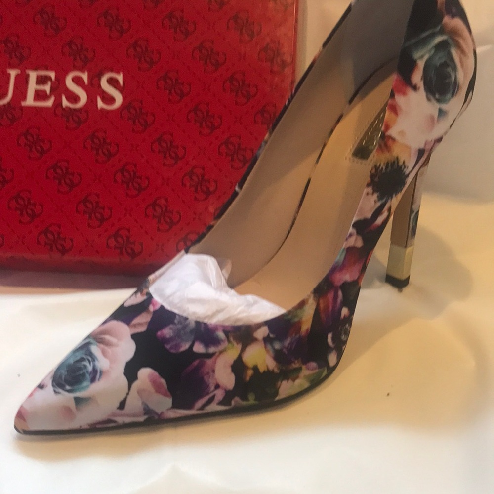 GUESS Floral Pointed-Toe High Heel Pump - Multicolor “Babbitta” NIB 8.5 4.5”